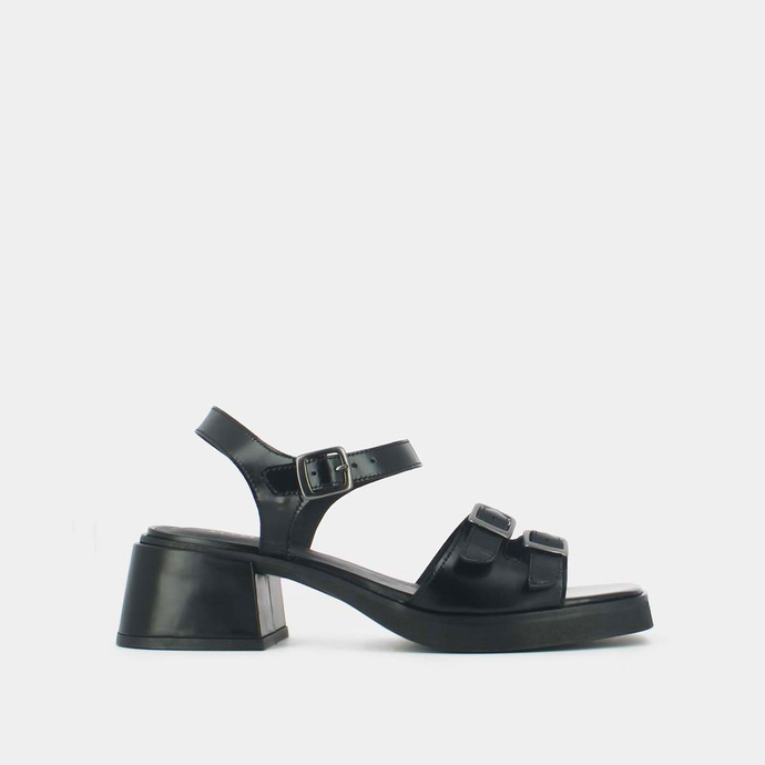 Sandales à boucles et bouts carrés  en cuir glacé noir