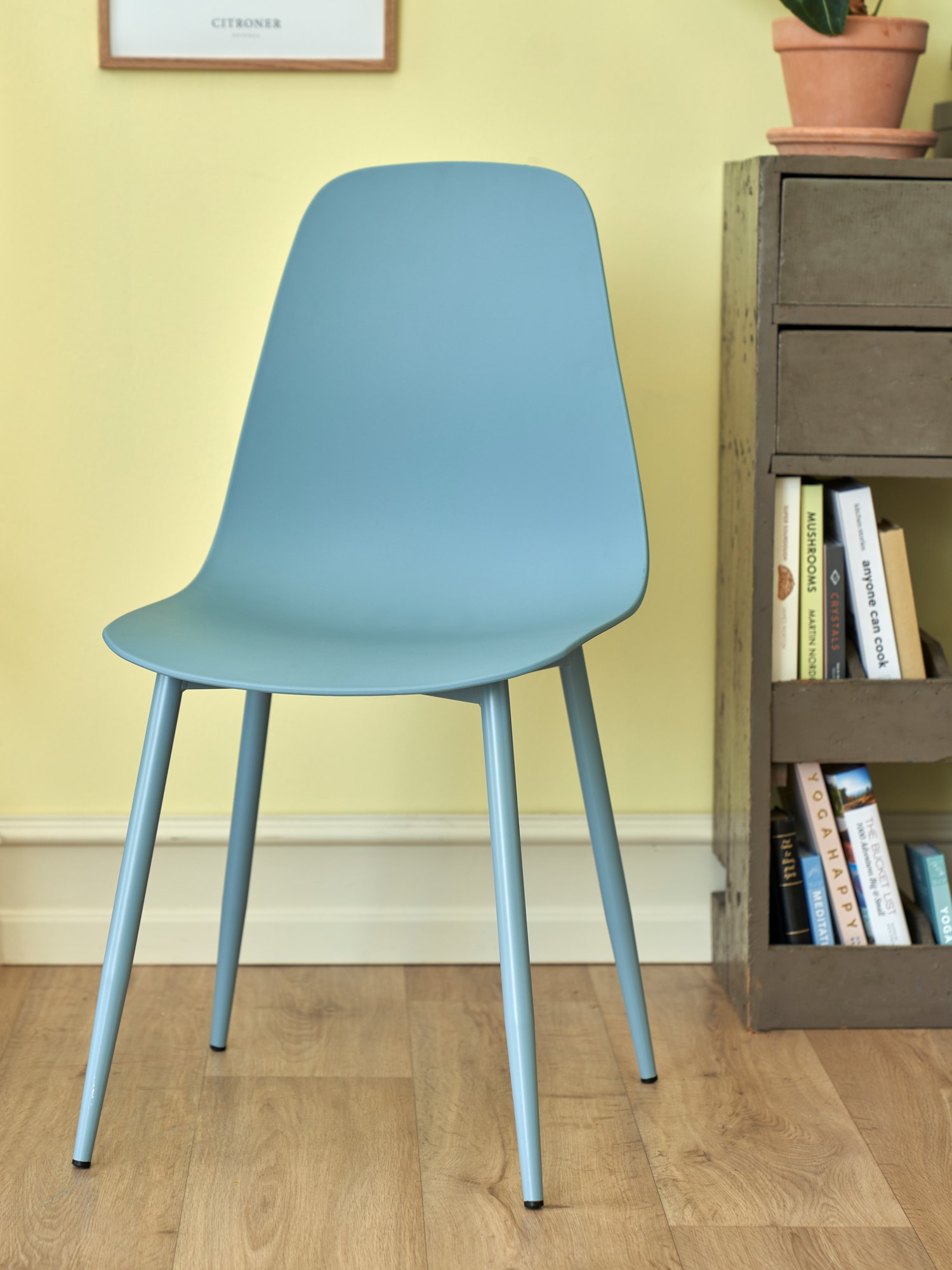 Stol | Jern/polypropylen. 40 x 47 x 87 cm. | Smokey Blue