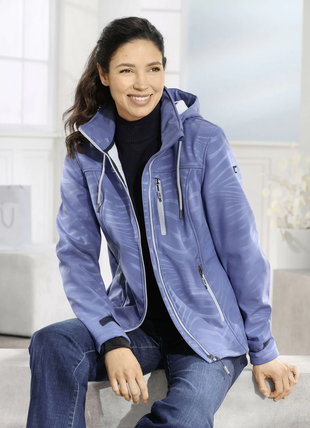 Funktionsjacke mit Regenschild an der Kapuze