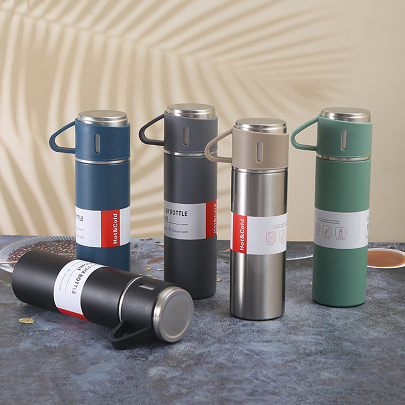(4-tlg. Set) 500ml Edelstahl Thermo Trinkflasche Doppelwandige Camping Iso Kanne inkl. 3 Becher - Schwarz