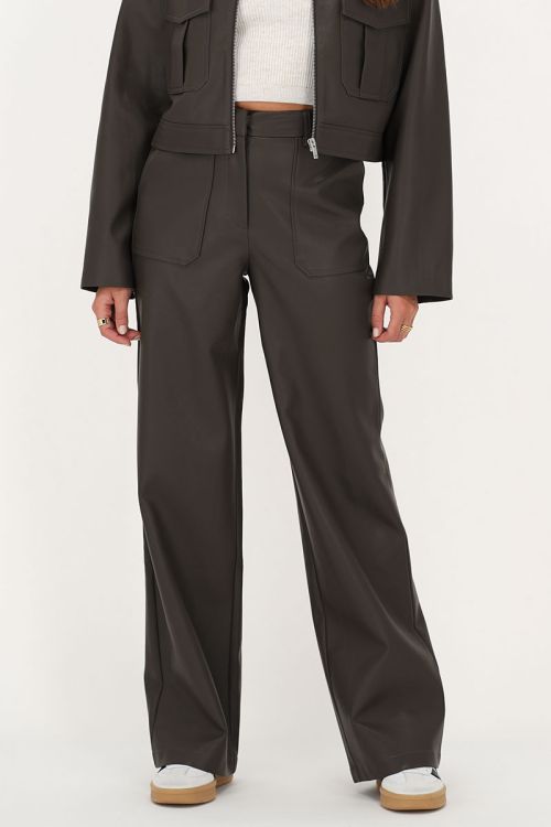 Donkergroene leather look broek met zakken
