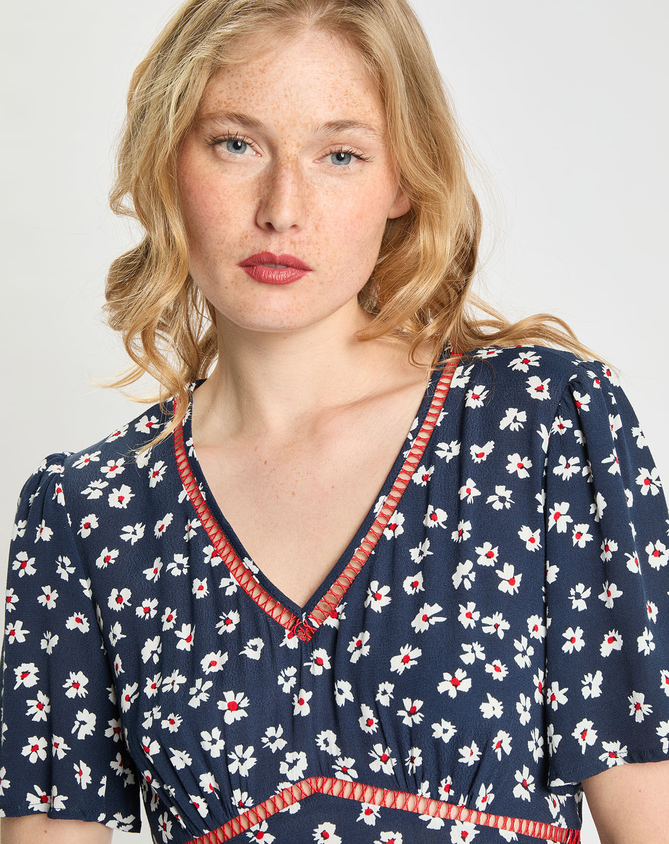 Tommy Jeans Robe fluide imprimée Fleurs bleu marine