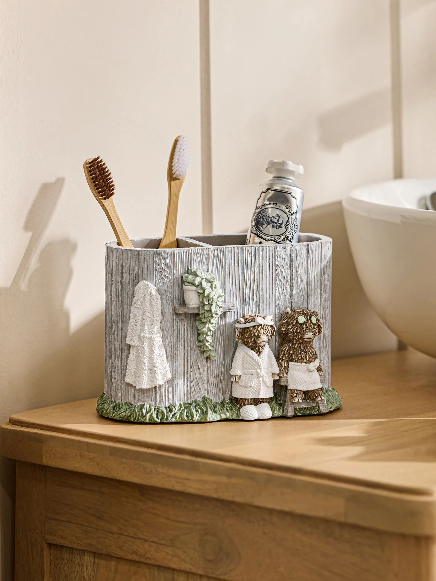 Hamish the Highland Cow Spa Toothbrush Tidy