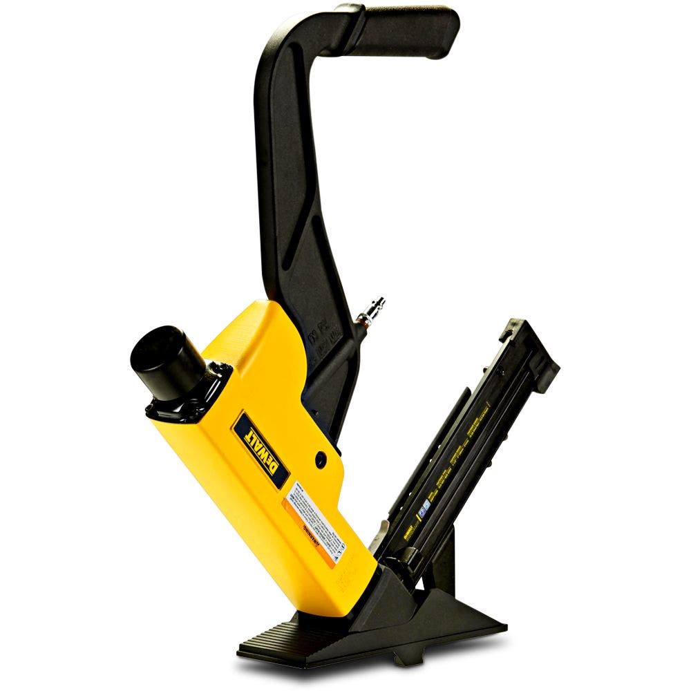 Grampeador pneumático oculto para pisos DEWALT 38-50mm com martelo DPF1550-XJ