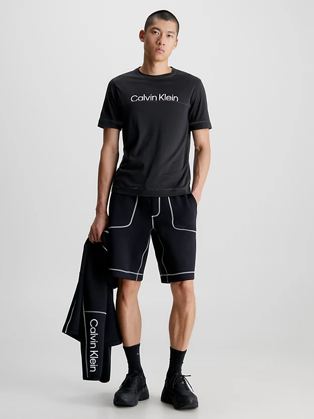 Camiseta de ginástica com logotipo