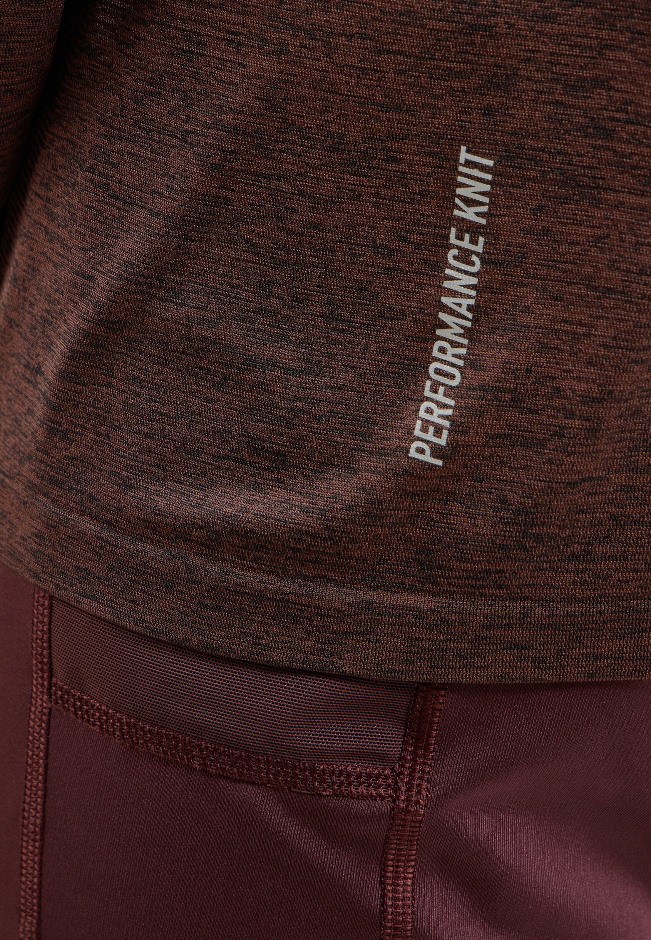 Essentials Seamless Langarm-Laufshirt in fudge melange