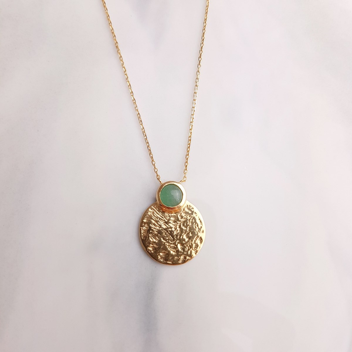 Collier Fin Plaqué Or Tendance Medaillon Martelé Pierre Precieuse Fine Aventurine