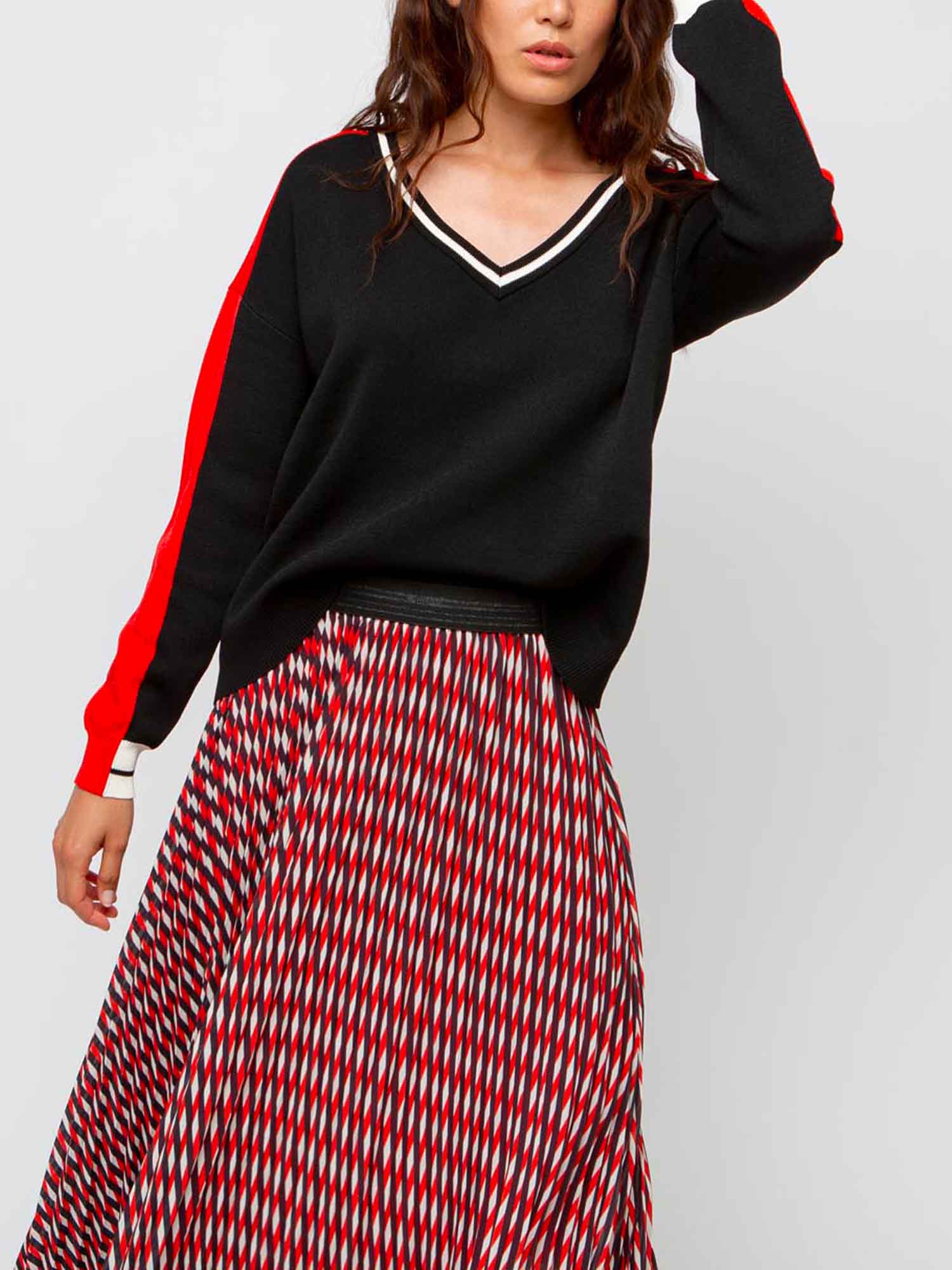Pull Femme Col V Noir et Rouge