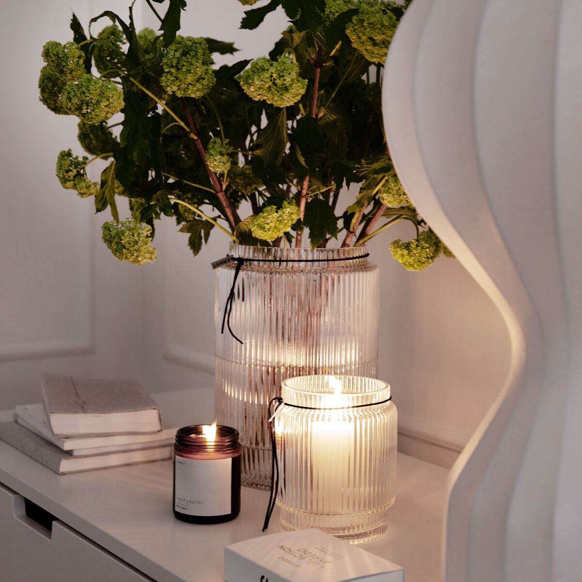 Glassvase med stripete struktur, 10,8 cm