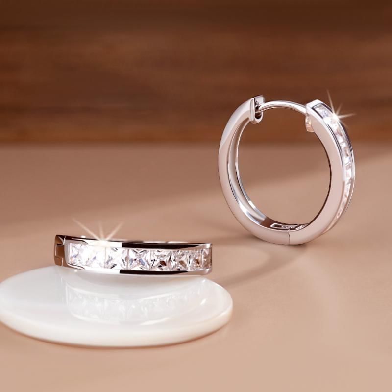 Lilafey - Huggie-oorbel met strass-legering