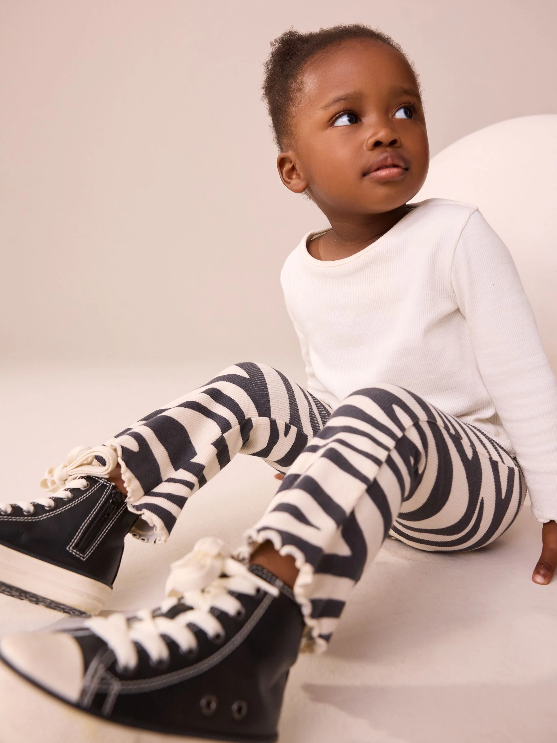 Zwart/wit - Geribbelde flare legging (3 mnd-7 jr)