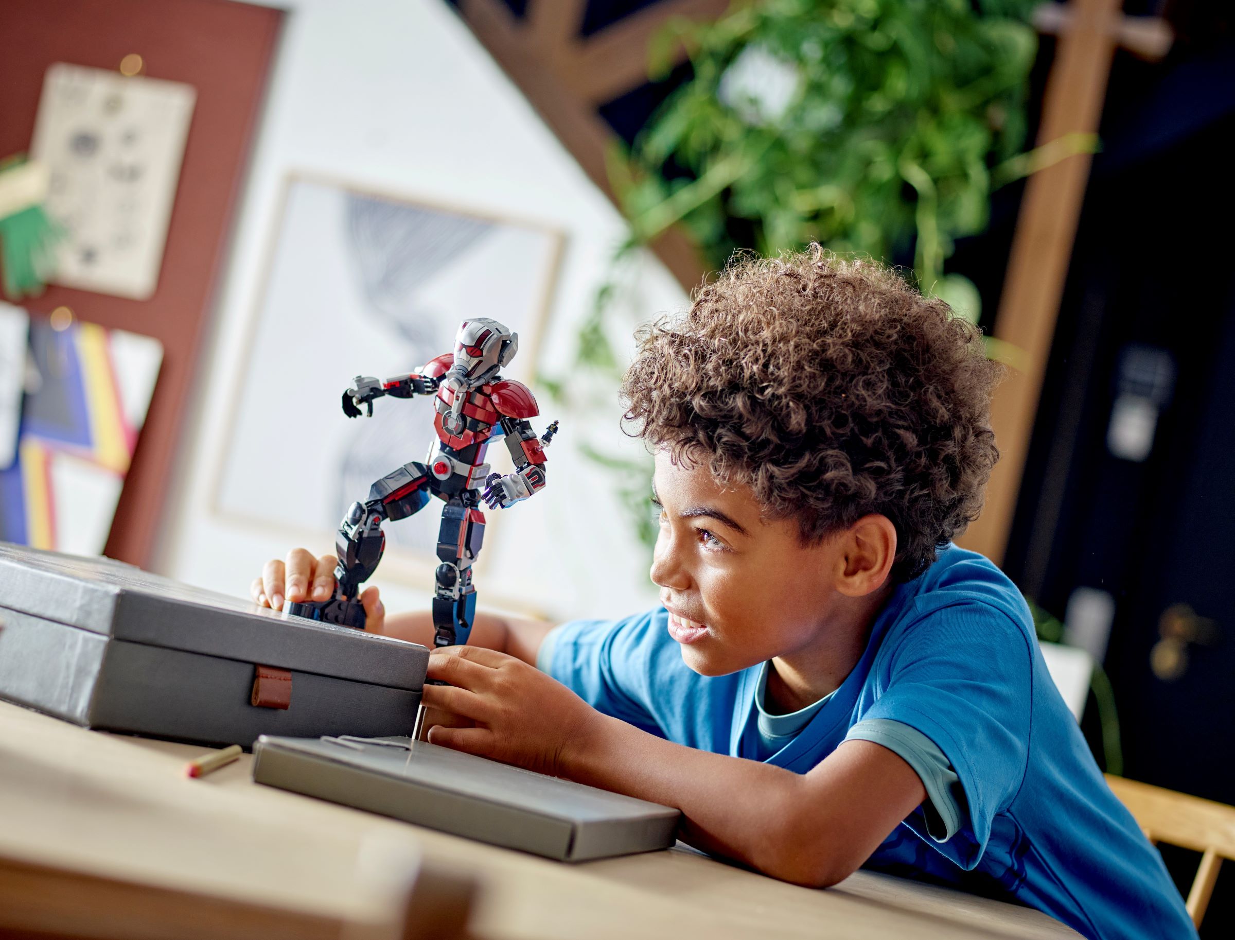 Figura do Homem-Formiga para montar, código 76256