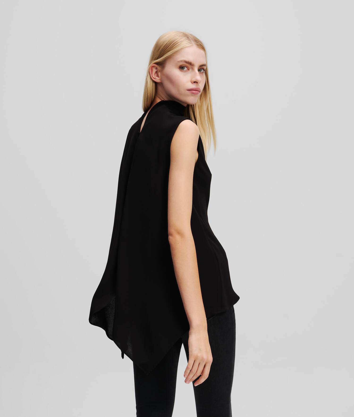 BLOUSE SANS MANCHES - Noir