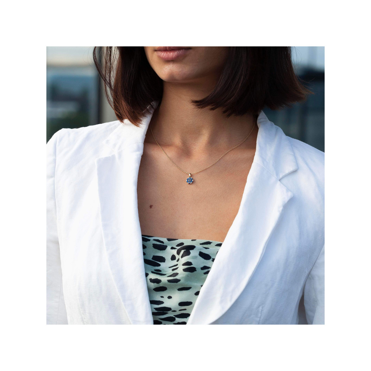Collier or 375 2 tons fleur saphirs et diamants 45 cm