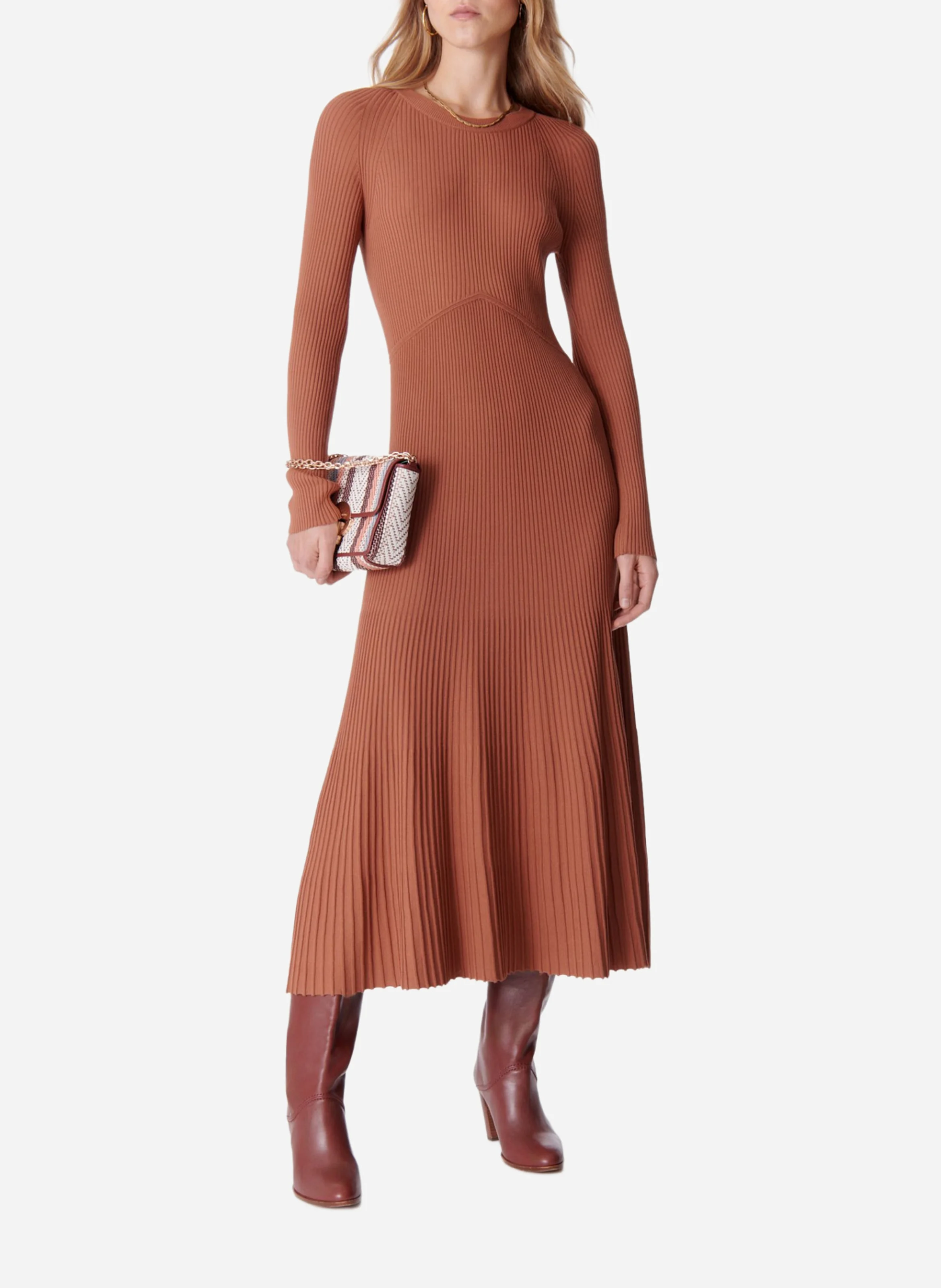 ELISA - Robe midi ajustée et évasée sur le bas | Marron