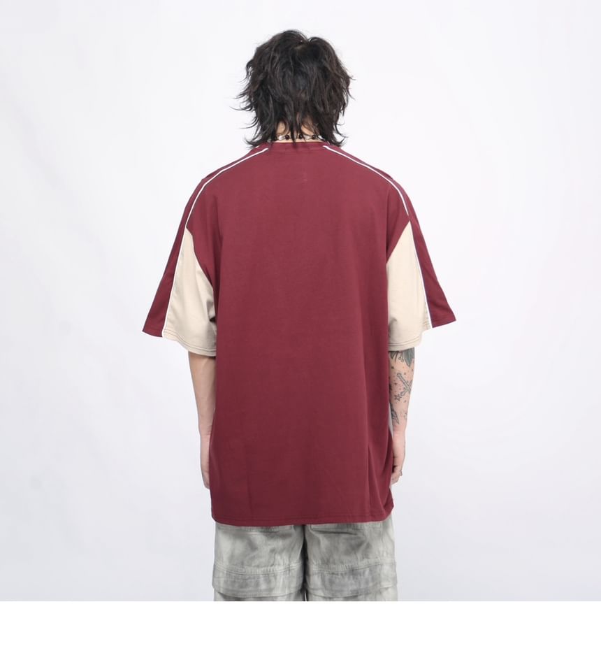 Derbundy - T-shirt met ronde hals, elleboogmouwen en letters in kleurblokken