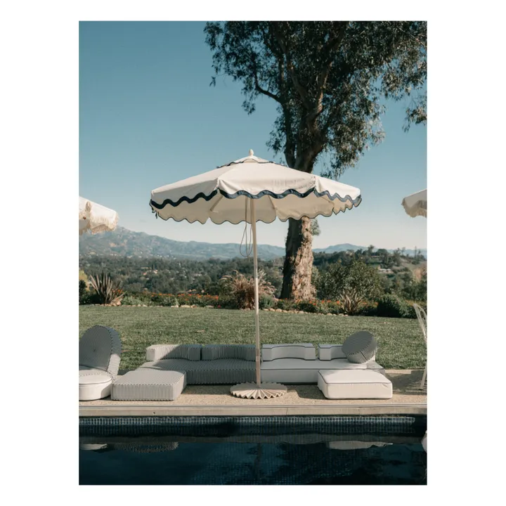 Business & Pleasure Co. Pied de parasol moulé | Blanc