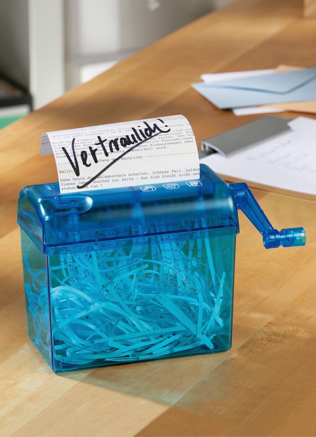 Aktenvernichter Mini mit Handkurbel