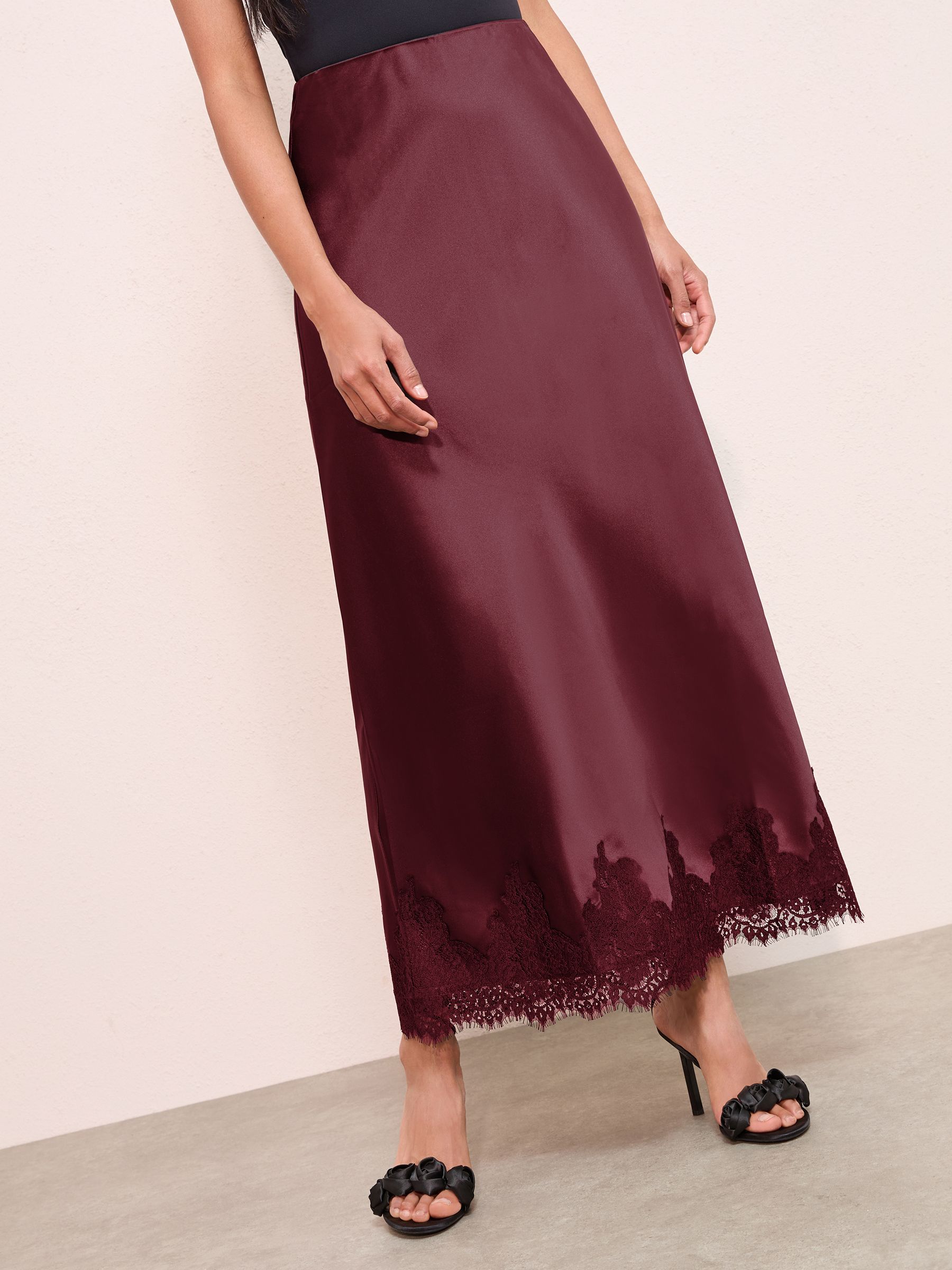 Bordeauxrood - Friends Like These X Lucy Mecklenburgh Satijnen Maxi Rok met Kantafwerking