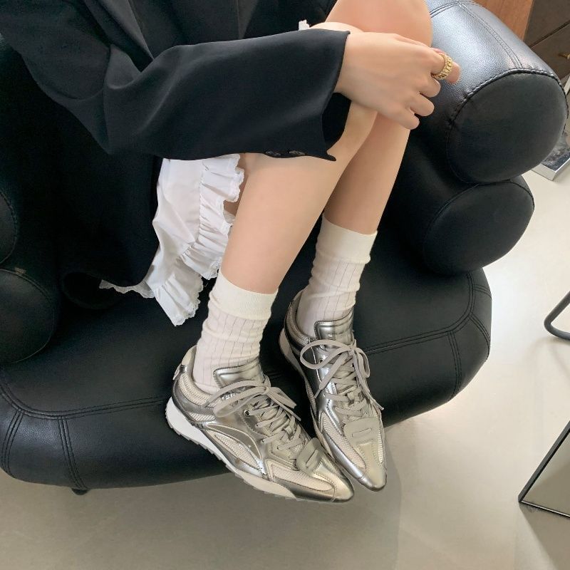 Anran - Sneakers van imitatieleer met puntige neus en vetersluiting