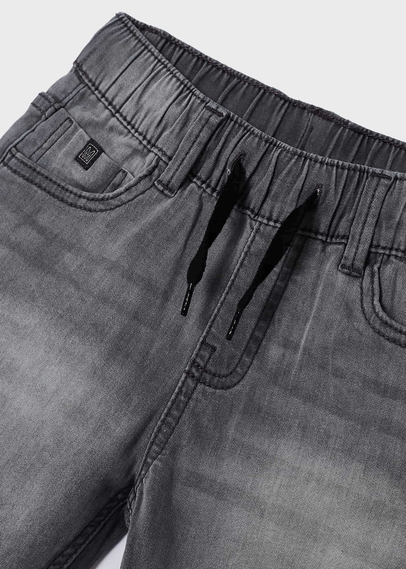 Bermuda jeans feita com algodão sustentável para meninos