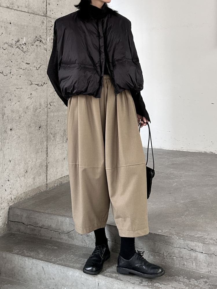 SIMPLE BLACK - Effen gewatteerd vest met ronde hals en rits