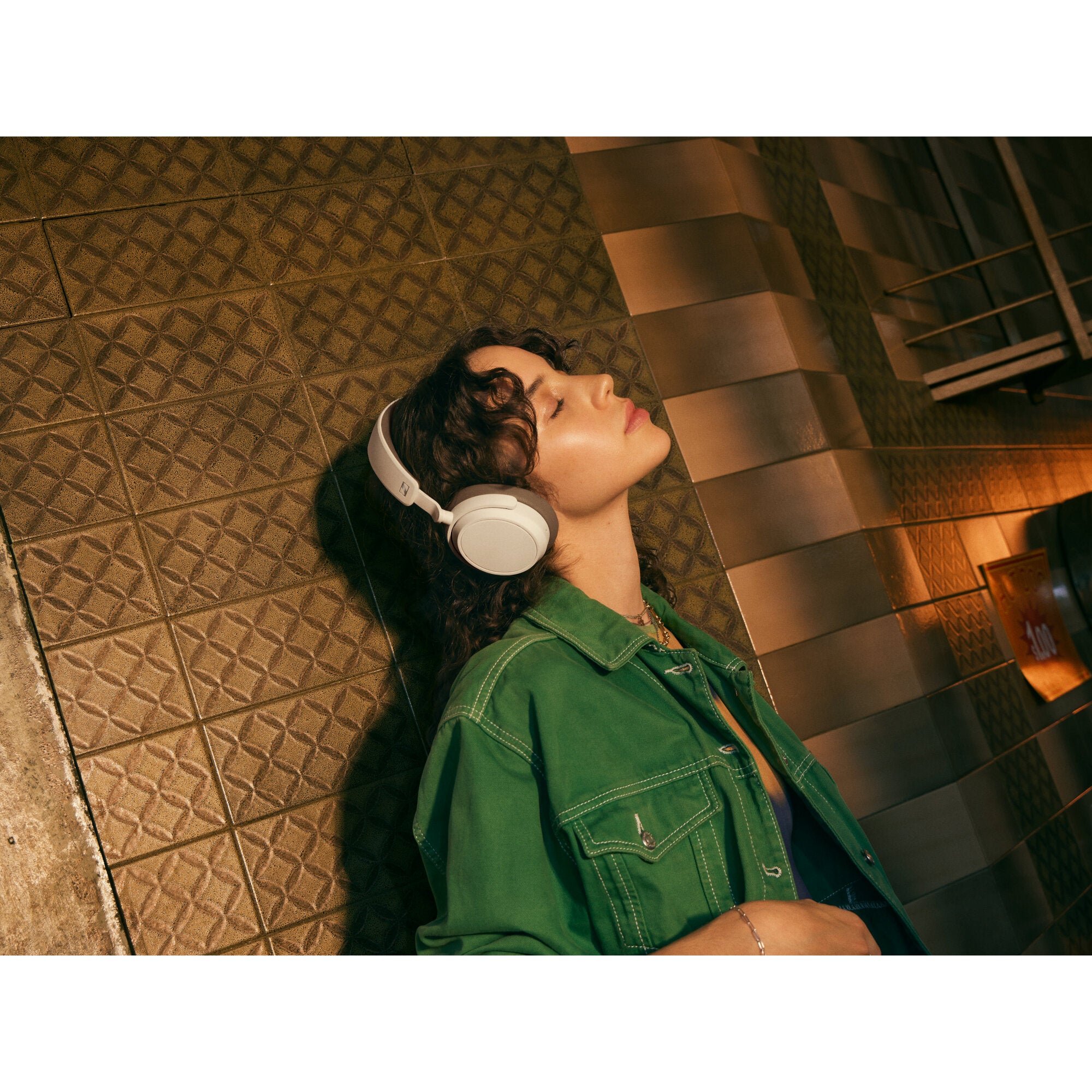 Sennheiser Accentum Plus Wireless White Bluetooth Noise Cancelling koptelefoon