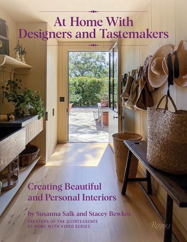 At Home with Designers and Tastemakers: Creating Beautiful and Personal Interiors (Hardback)