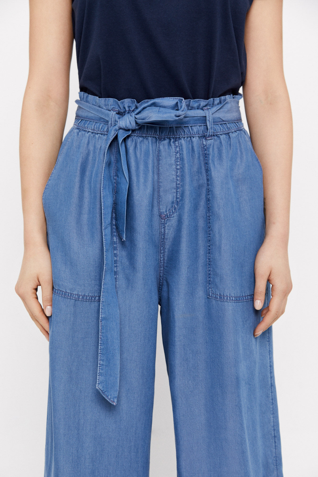 Calça palazzo cargo em Tencel - Azul