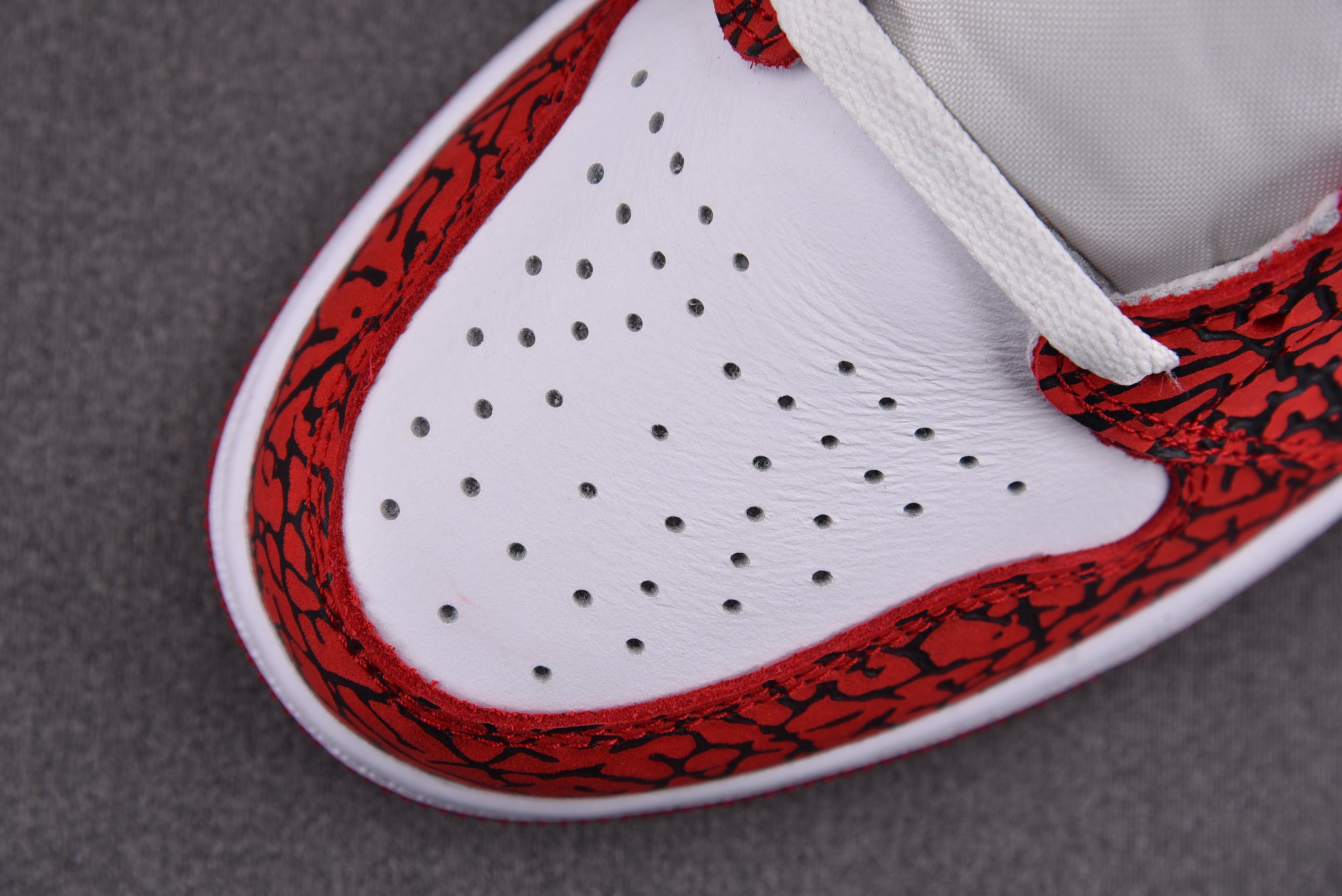 Jordan 1 Retro High OG Chicago Cement