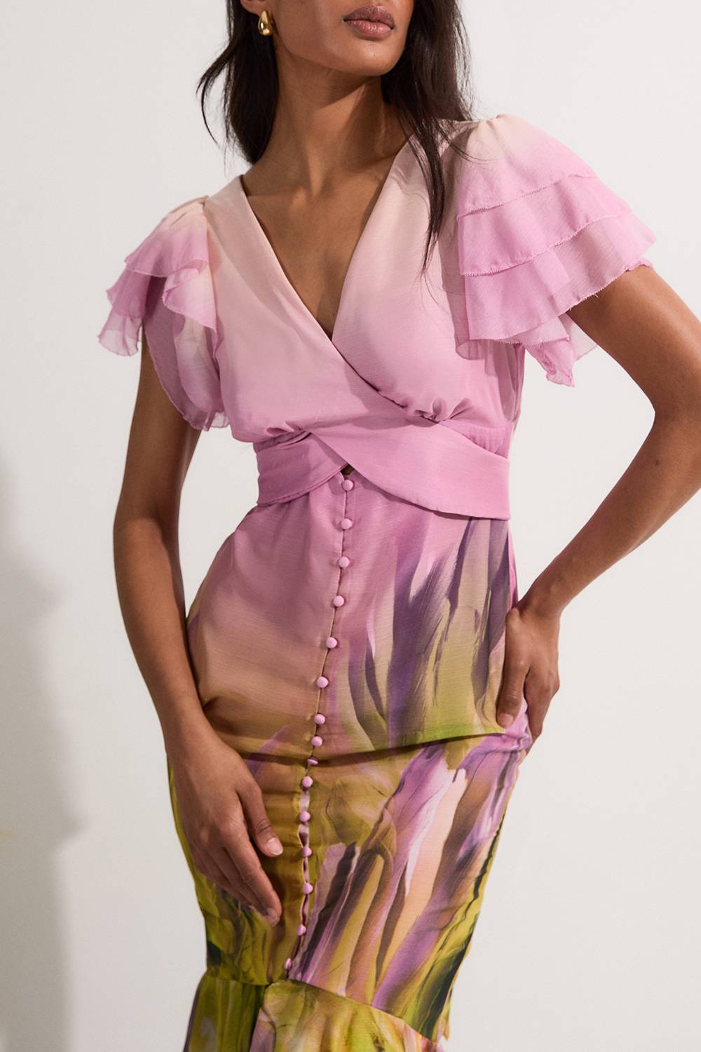 KarenMillen Robe maxi ombrée à imprimé floral avec manches à volants et fermeture boutonnée