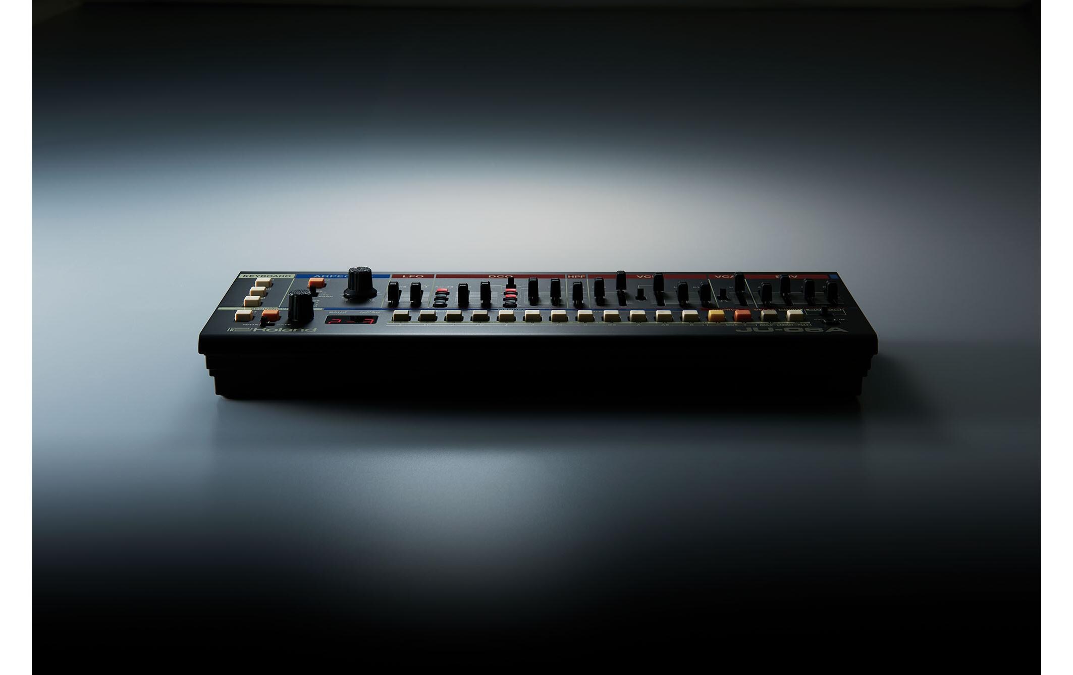 Synthesizer JU-06A<br>Die Welt der Vintage JUNOs—vereint in einem Synthesizer