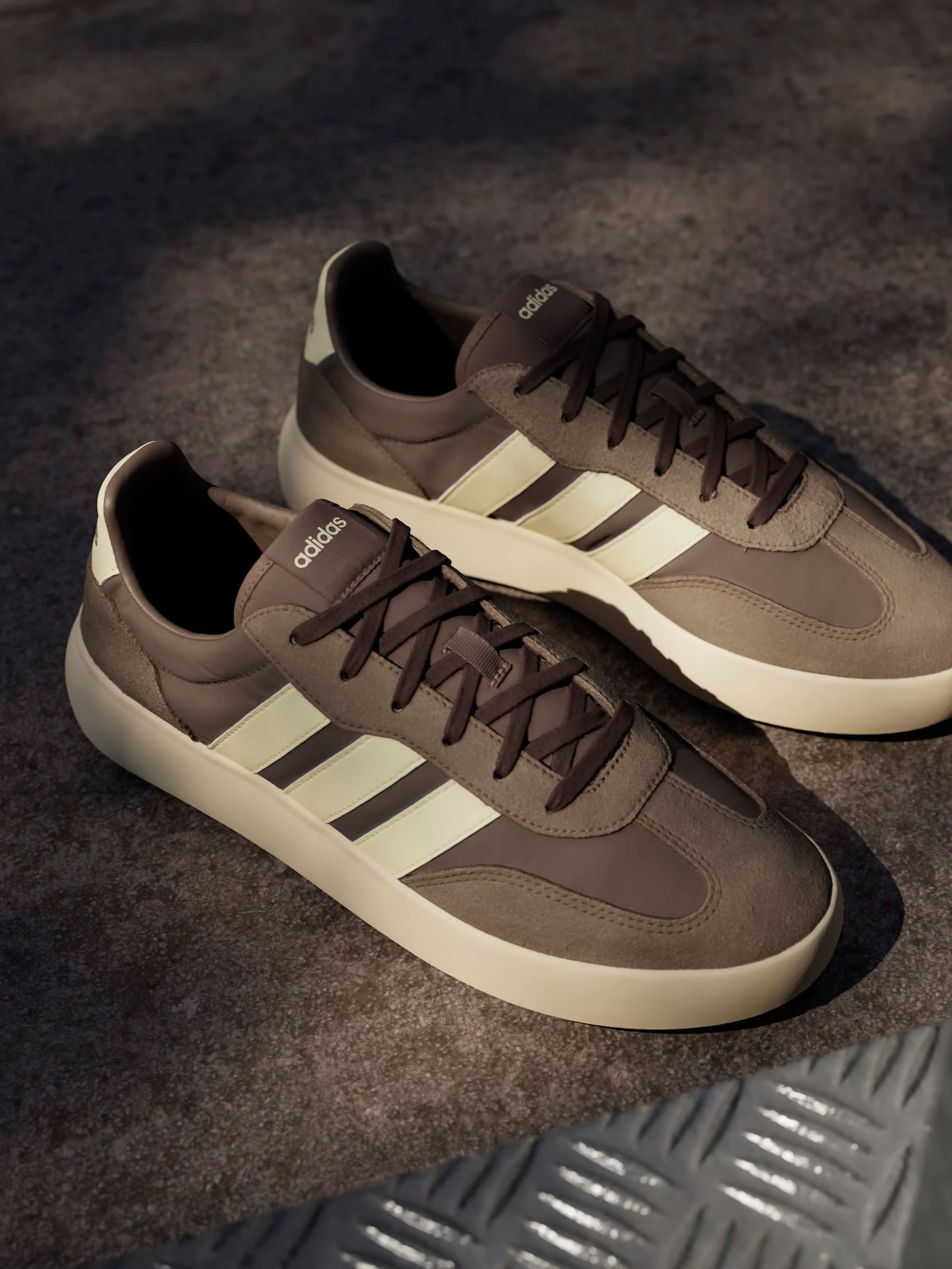 Bruin - adidas Barreda Decode sneakers