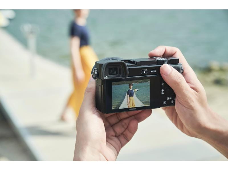 Sony Fotokamera Alpha 6100 Kit 16-50mm Schwarz APS-C-Kamera mit durchgehendem High-Speed-Tracking und inkludiertem Objektiv
