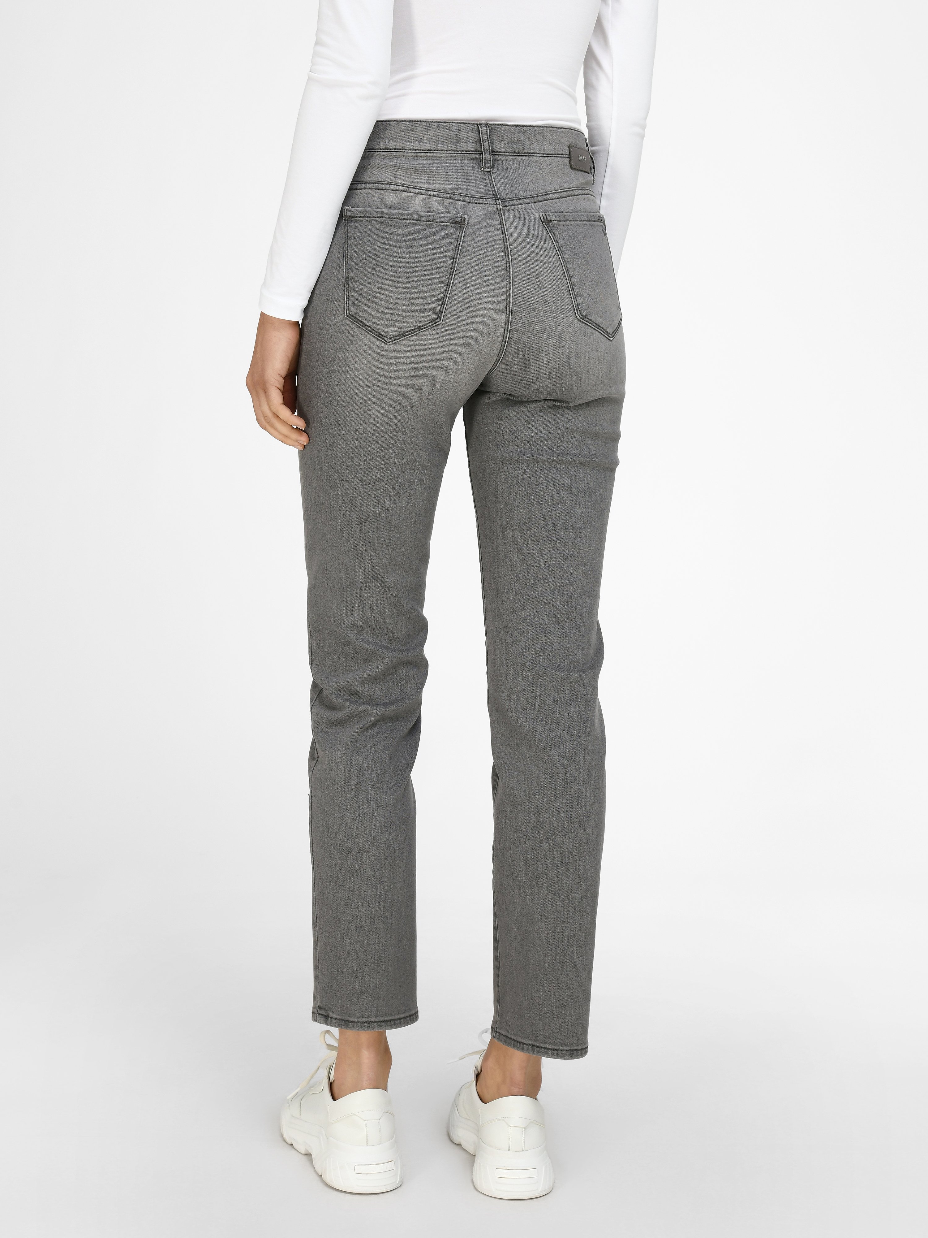 „Feminine Fit“-Jeans Modell Nicola