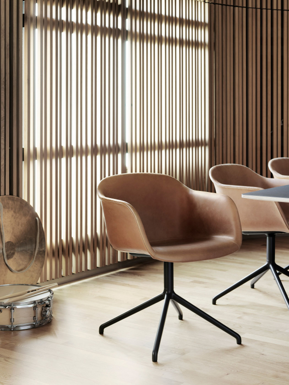 Muuto Fiber Swivel stoel grijs
