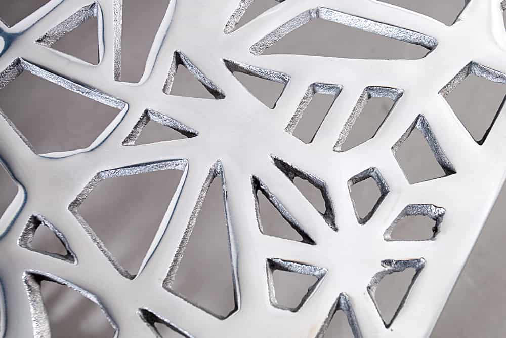 Handgearbeiteter Couchtisch ABSTRACT 60cm Alu silberfarbig im Gap Design