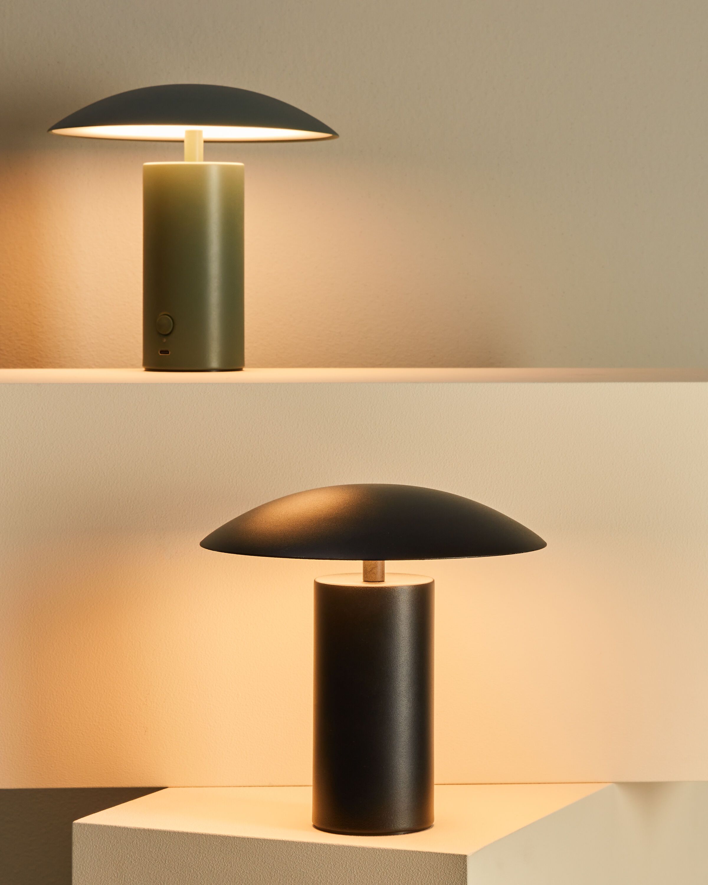 ALAIA Tischleuchte - Schwarz / B: 20.0 cm x H: 20.0 cm
