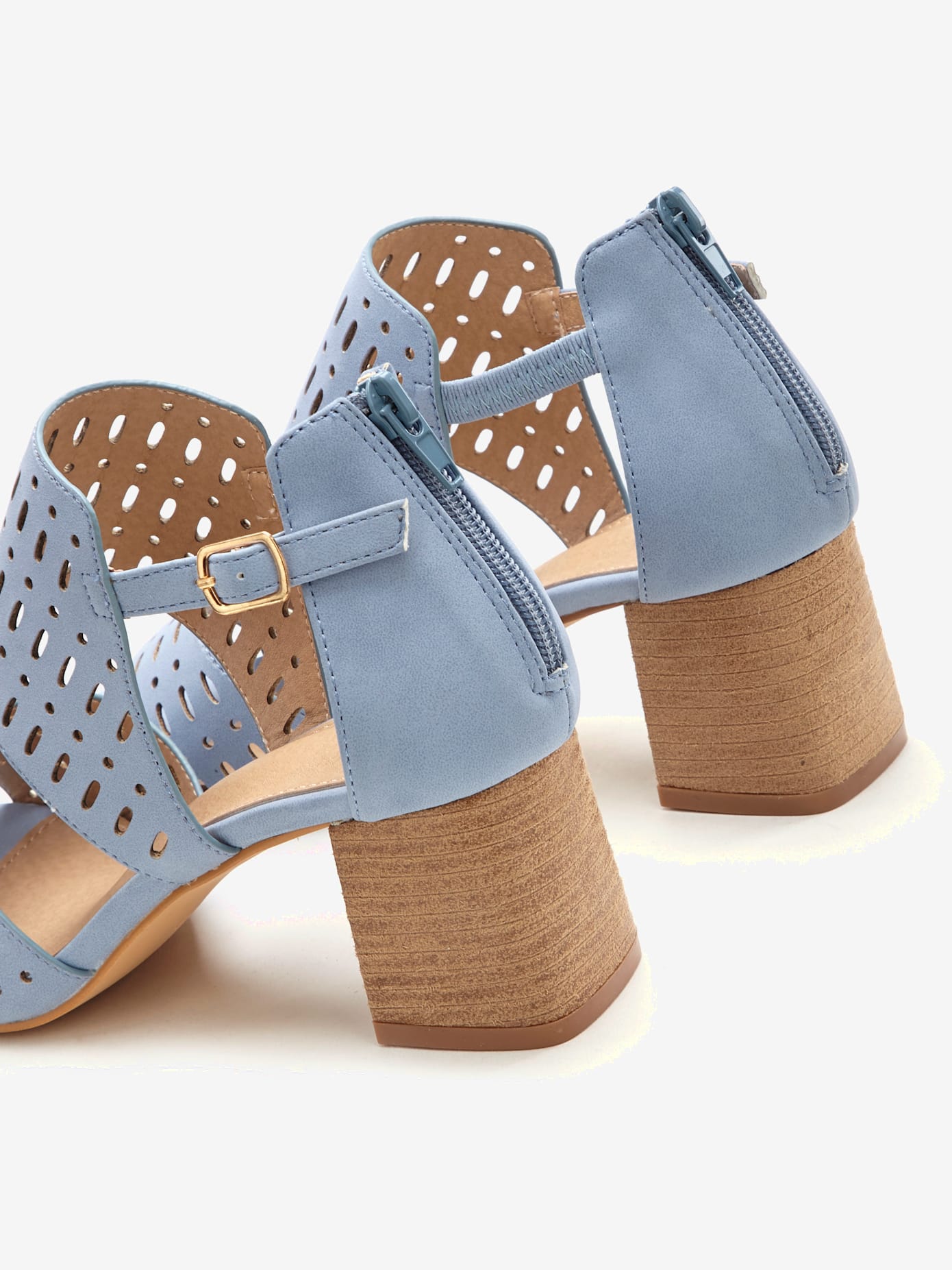 Sandales à brides petites découpes tendance