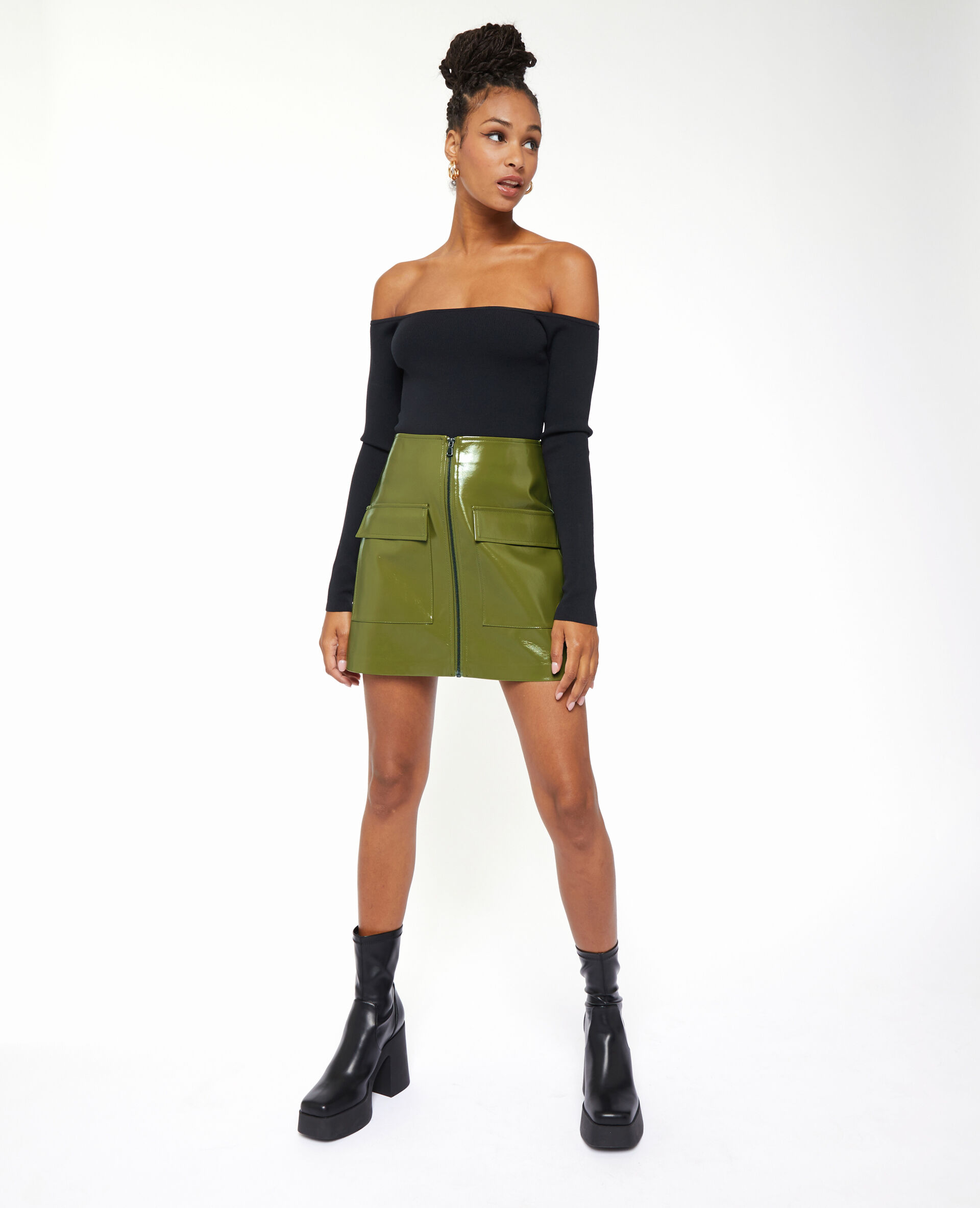 Jupe courte zippée en vinyle - Vert olive