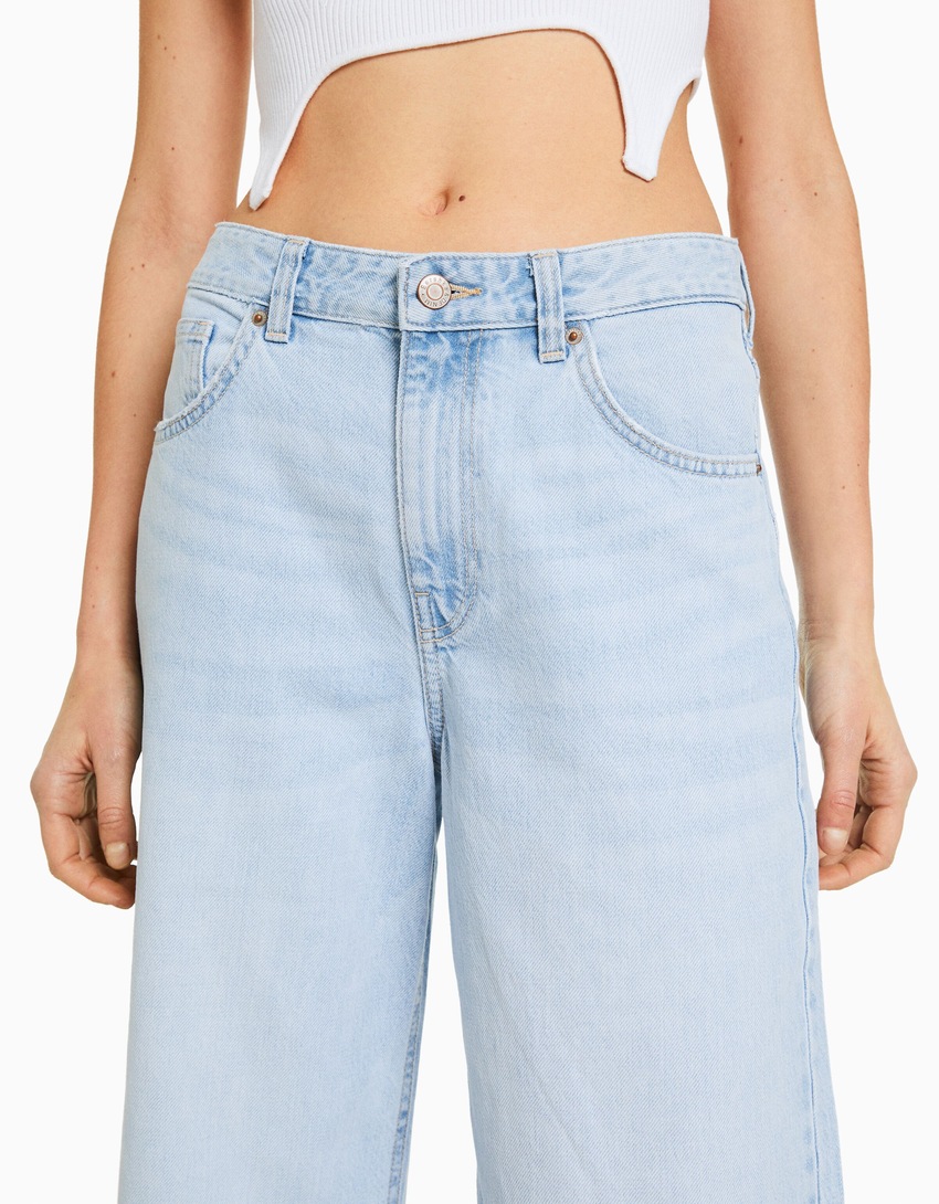 calças jeans cropped de perna larga