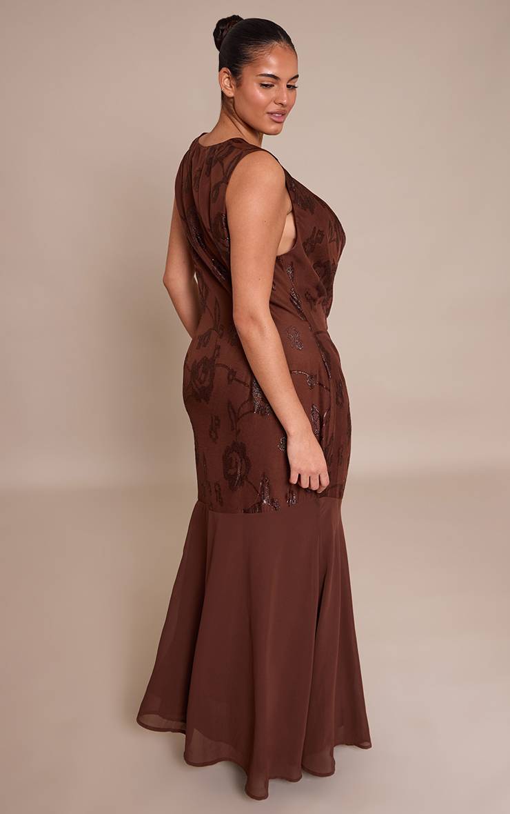 Chocolat Robe Longue Grande Taille À Col Bénitier Et Appliqués Floraux