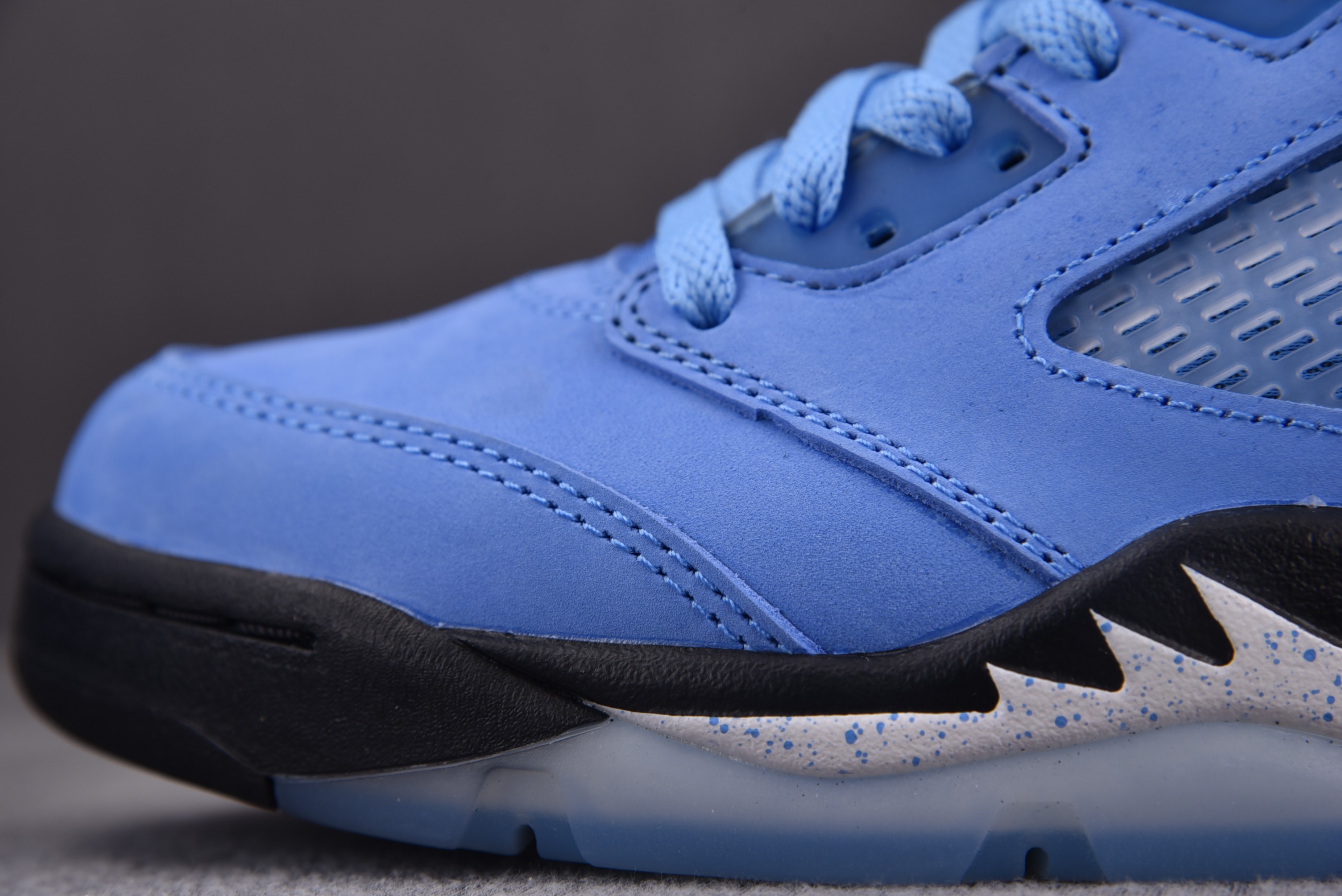 Jordan 5 UNC University Blue