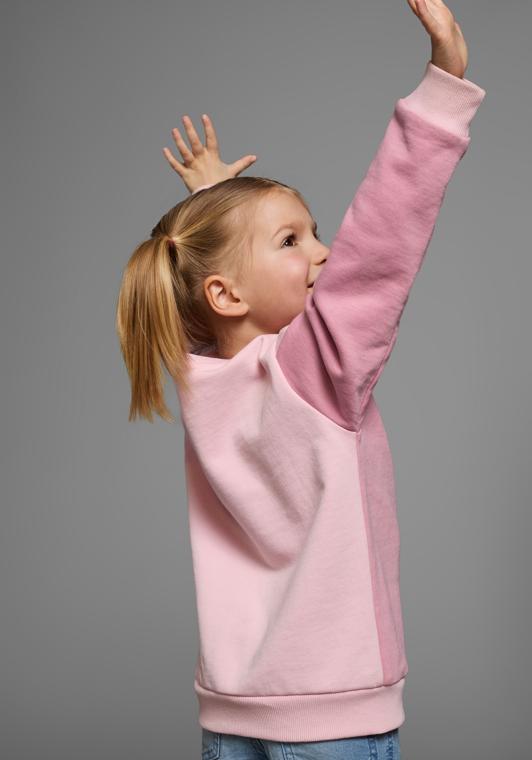 KangaROOS Sweatshirt »Kleine Mädchen«, Langarm,  hüftlang,  lockere Passform,  mit Logodruck