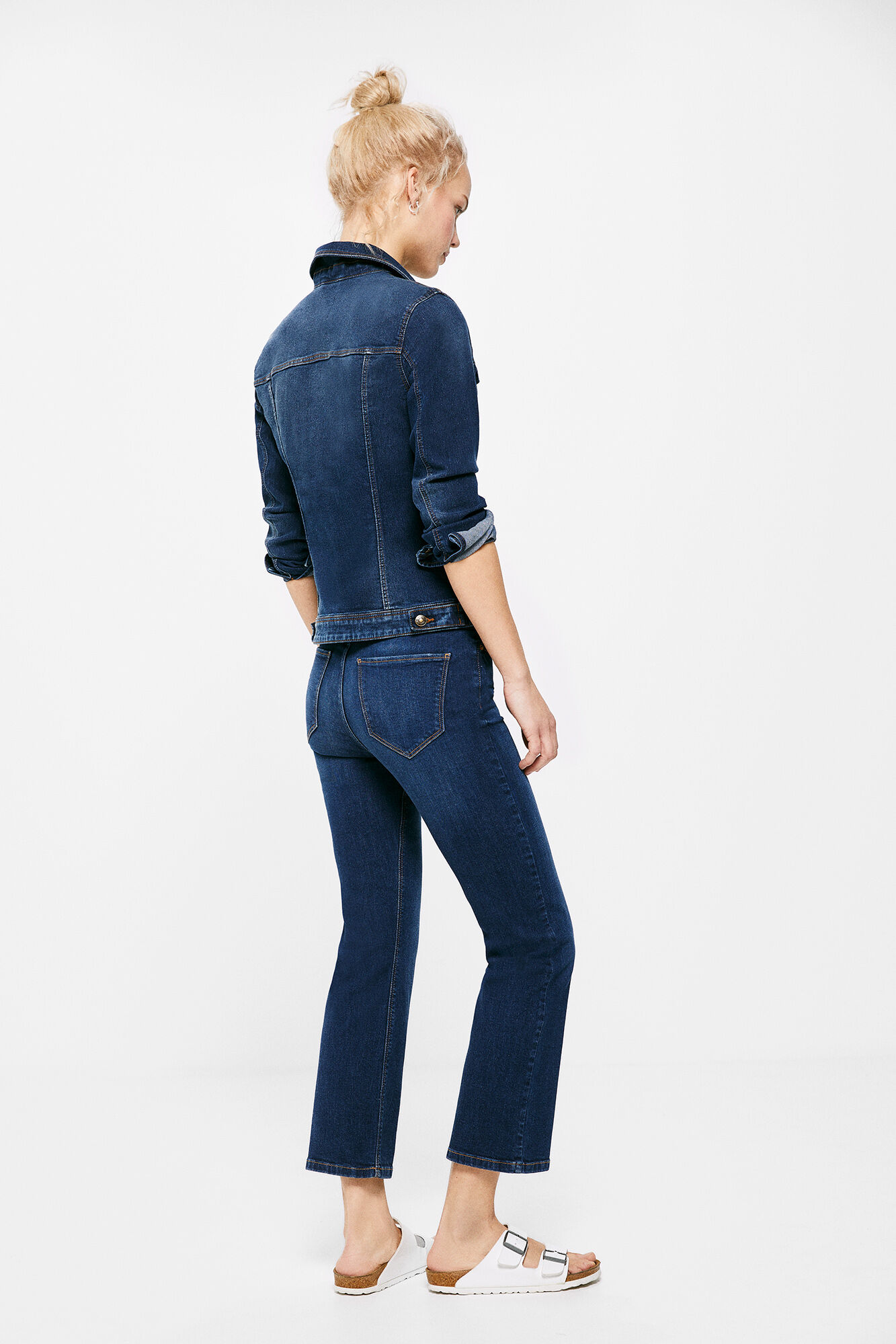 Calça jeans flare com lavagem sustentável - azul médio