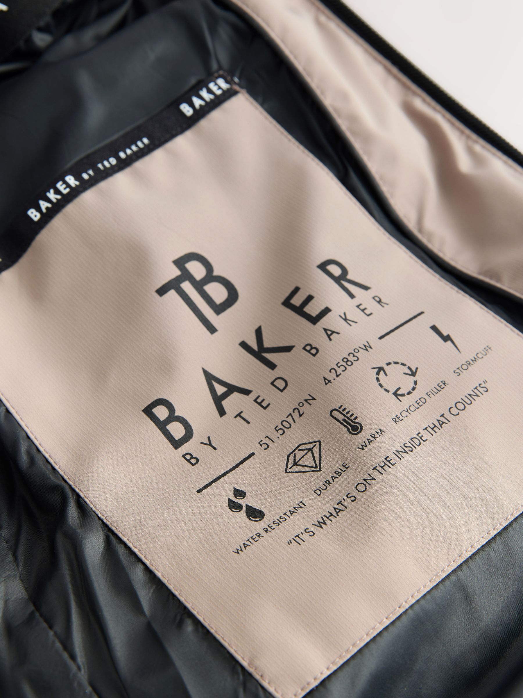 Baker by Ted Baker Baker by Ted Baker regenbestendige lange gewatteerde jas in stone
