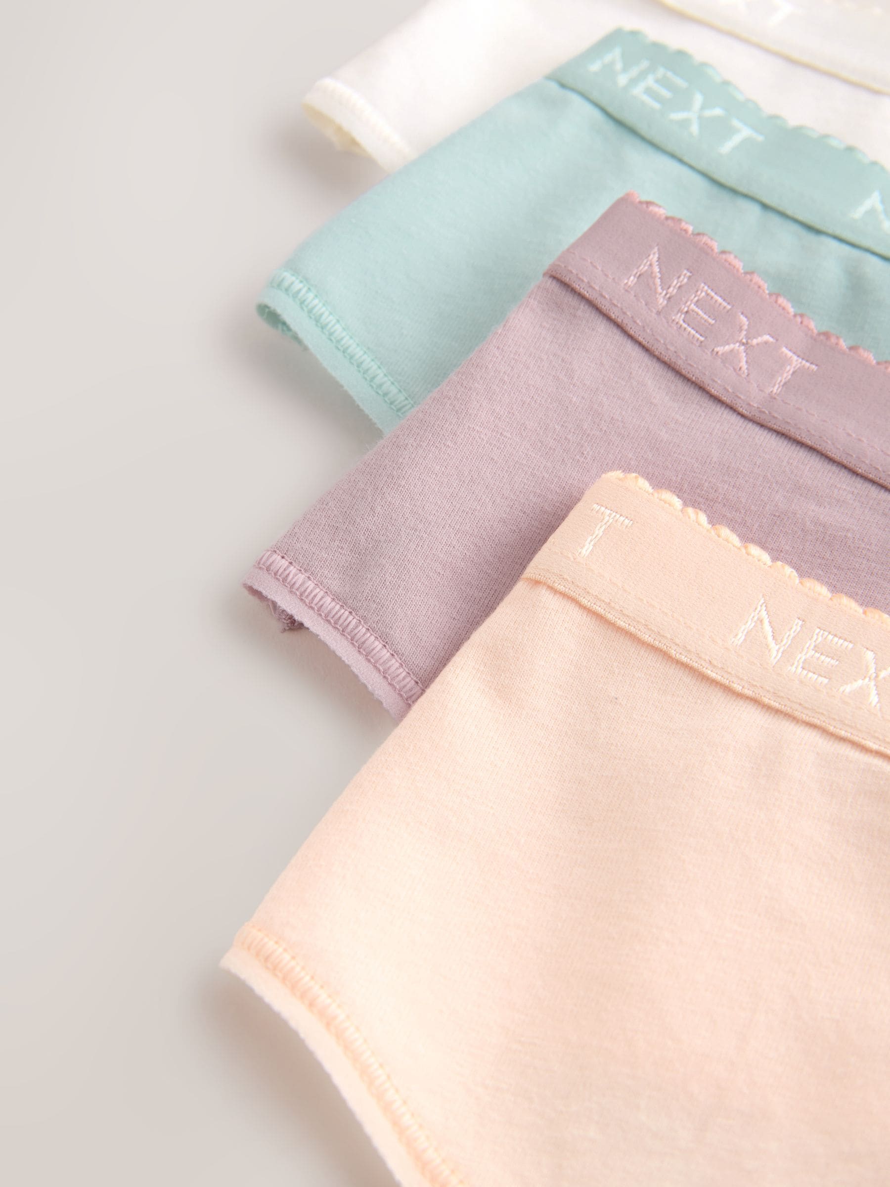 Pastelkleurig geschulpt logo - 4 Katoenen slipjes met logotailleband