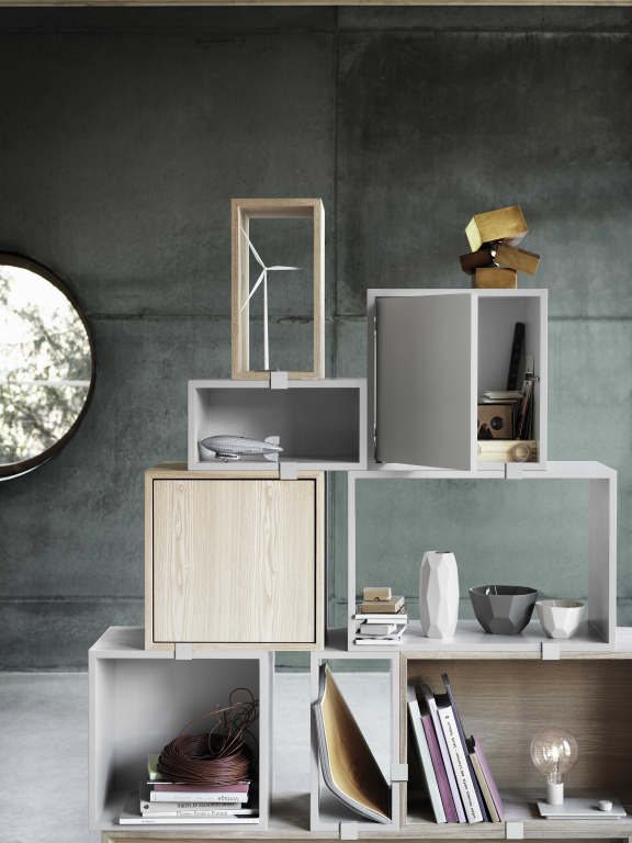 Muuto Stacked 2.0 kast medium met deur eiken