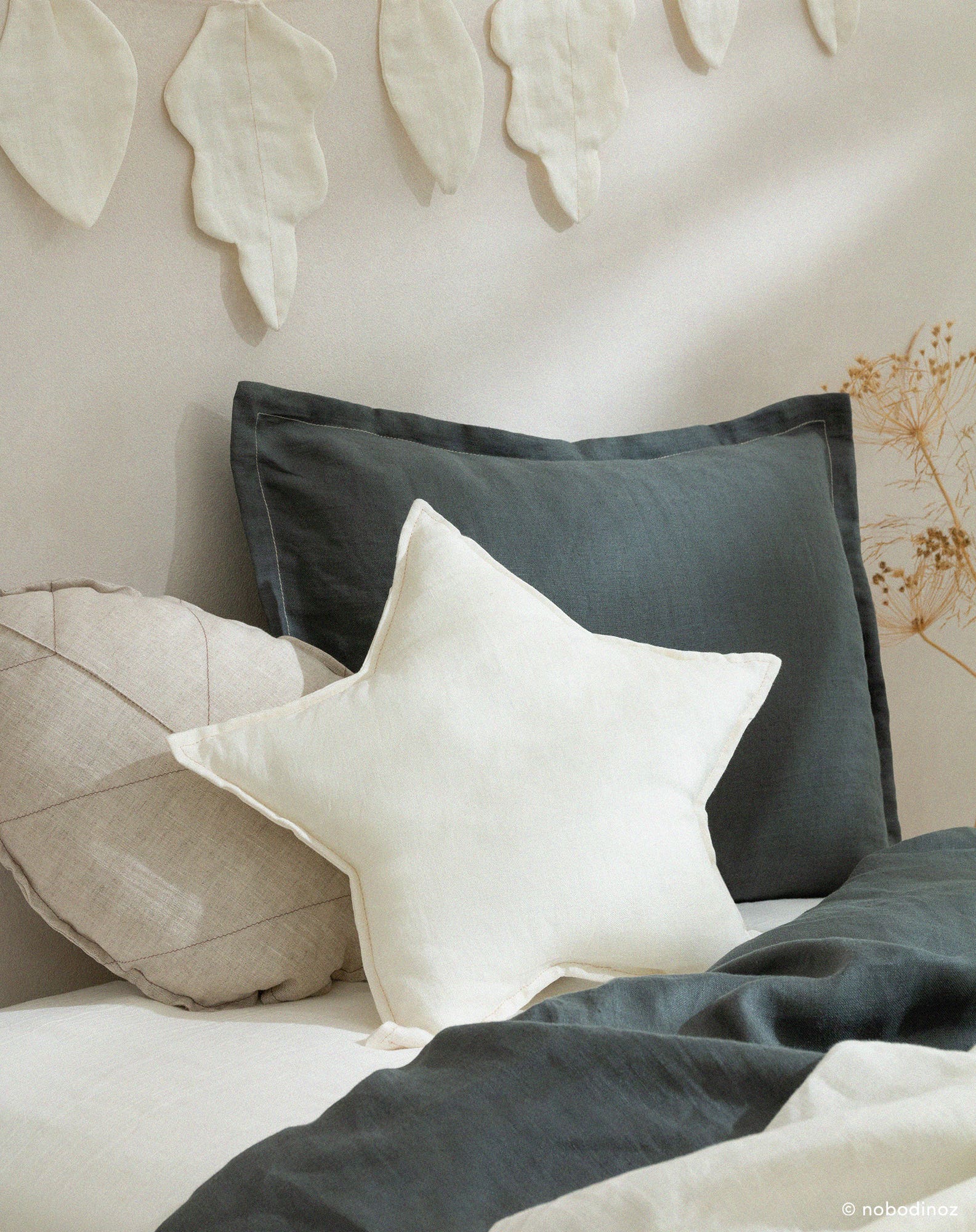 Coussin étoile l1n0 en lin français lavé | Blanc