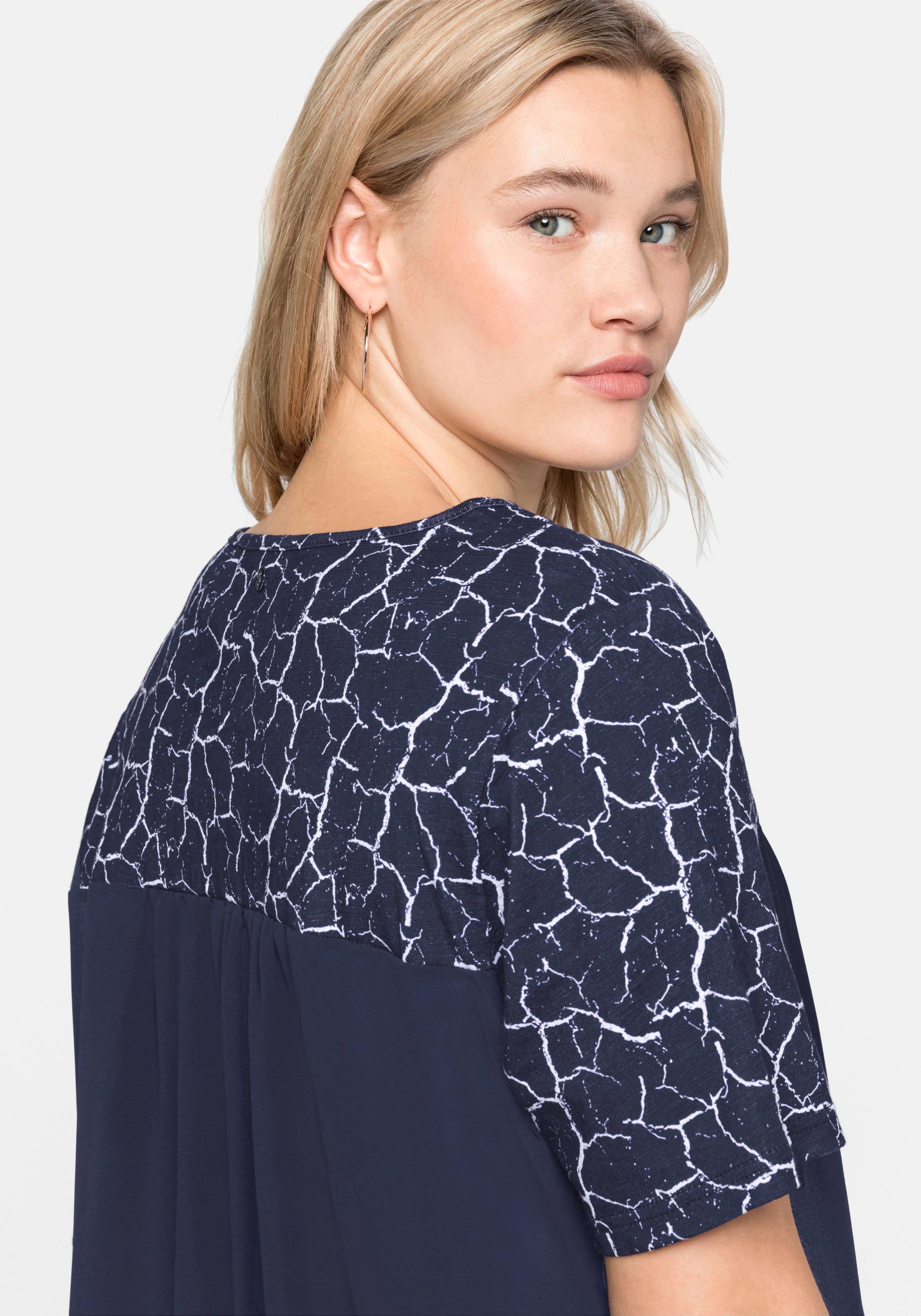 Shirt im Material- und Mustermix, in A-Linie